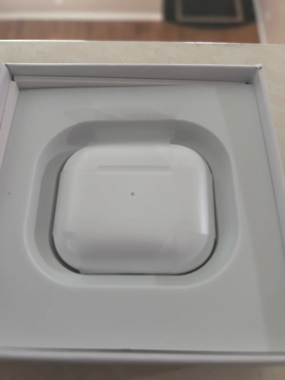 Apple White Wireless Earbuds with Lightning Charging Case